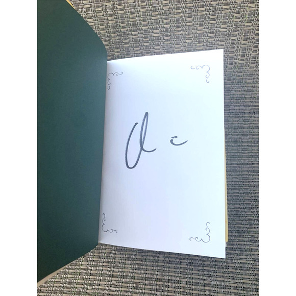 SIGNED The Land of Stories: The Ultimate Book Hugger's Guide 1st CHRIS COLFER - Picture 4 of 8